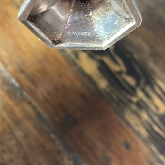 Vintage silver salt and pepper shakers - Picture 11 of 11